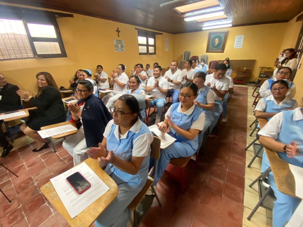 30 profesionales de la medicina reciben nuevo contrato en el Hospital Rodolfo Robles