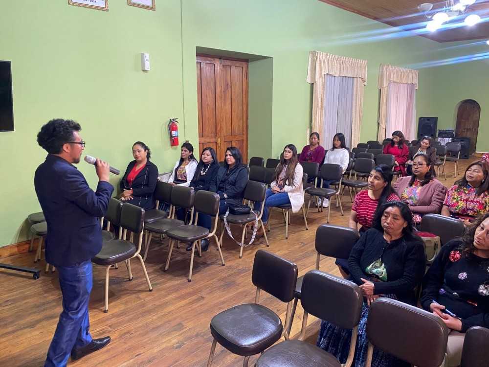 35 mujeres emprendedoras concluyen diplomado 