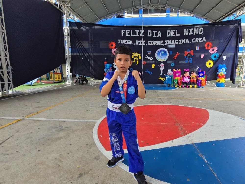 A sus 9 años, Carlitos ha cosechado más de 70 medallas en kickboxing en Mazatenango