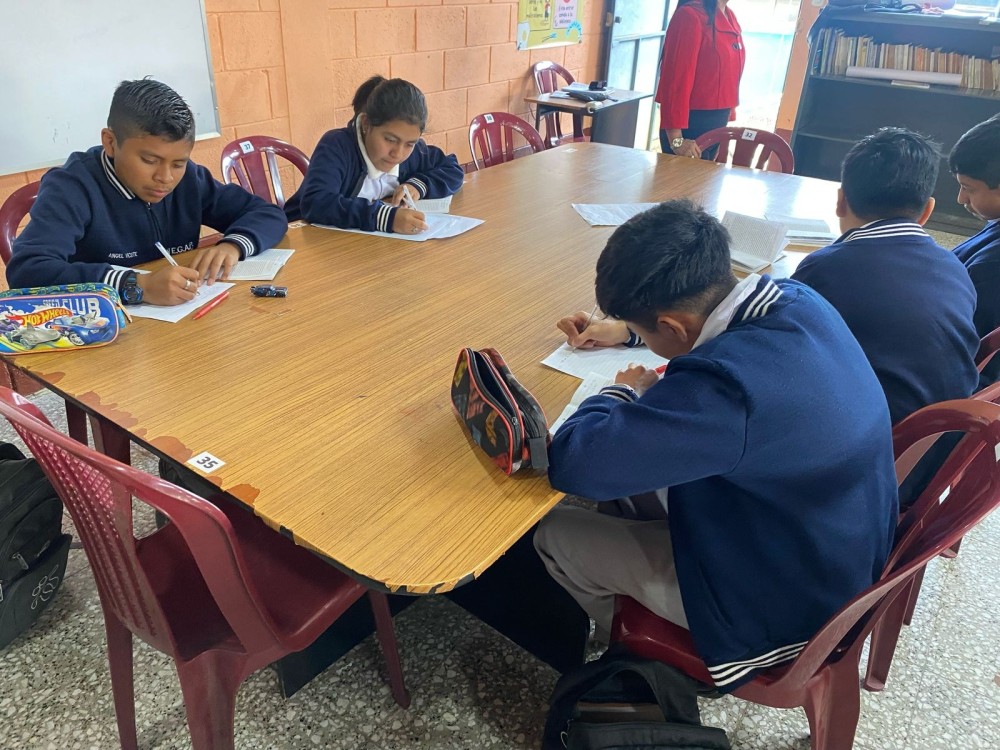 Abren inscripciones para becas de inglés, impartidas por el Mineduc