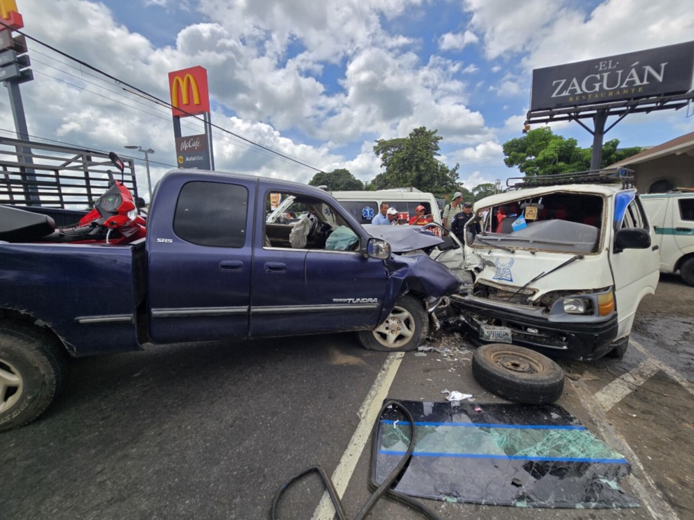 Accidente colectivo deja 20 heridos, entre ellos, varios menores graves en Mazatenango