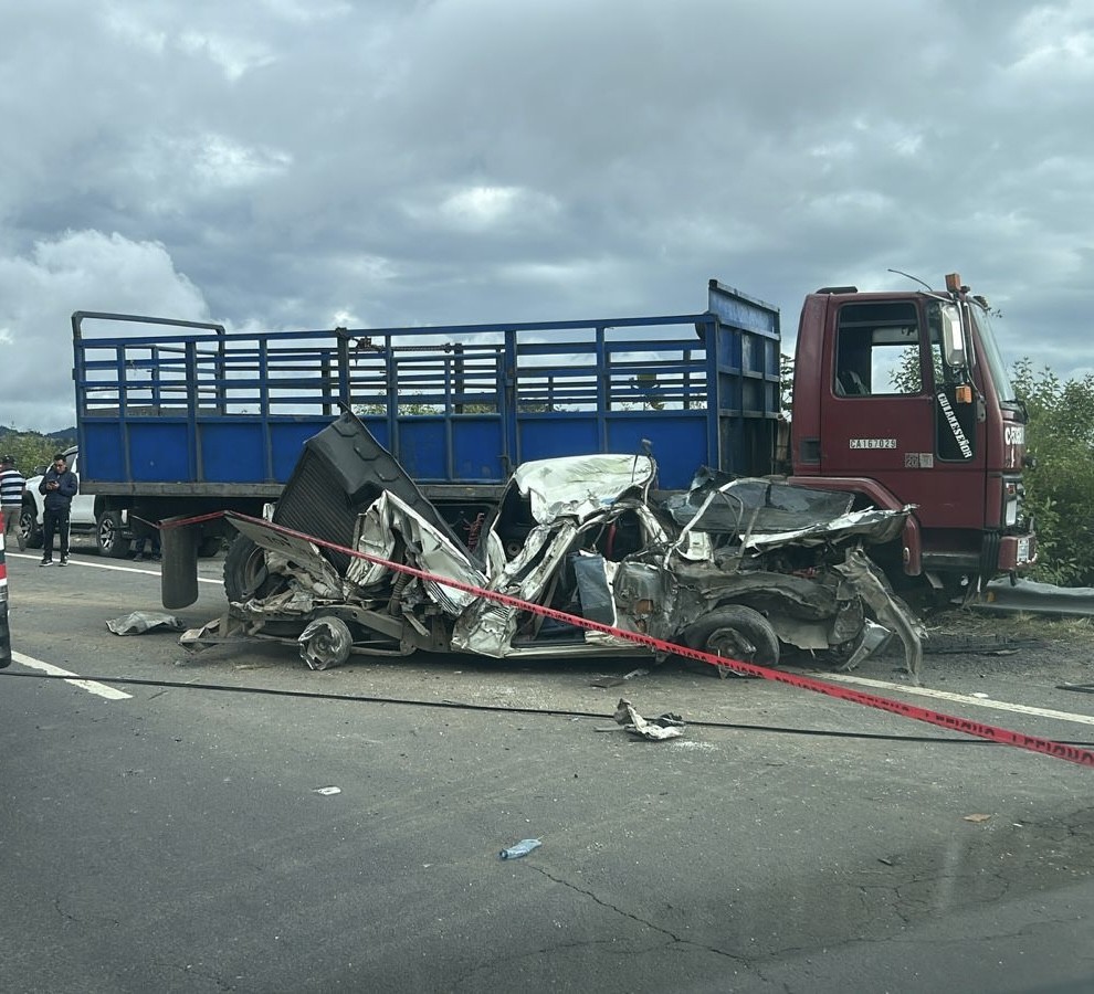 Accidente de tránsito en la ruta Interamericana deja dos heridos y vehículos destruidos