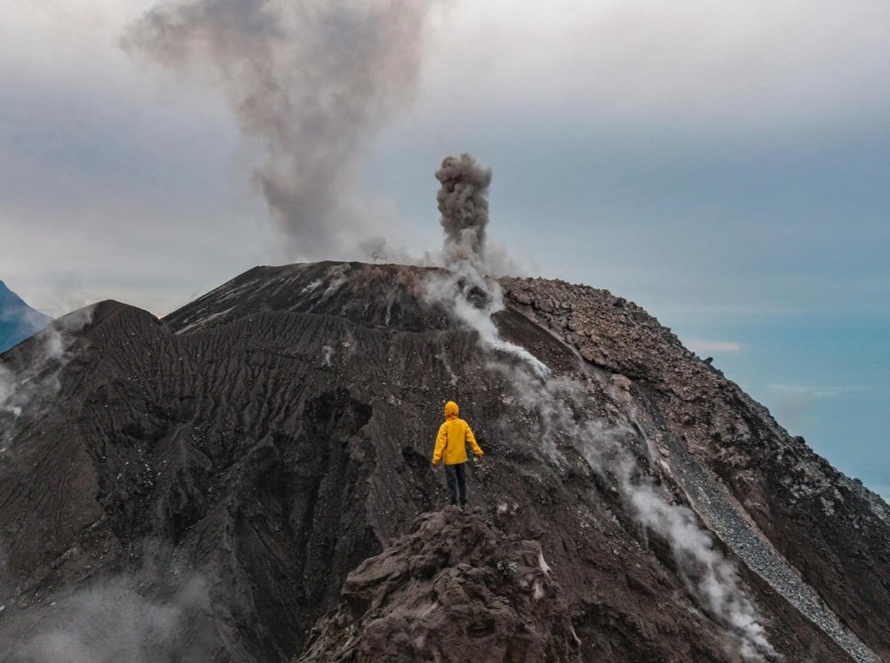 Advierten a turistas sobre prohibición de ascenso al volcán Santiaguito