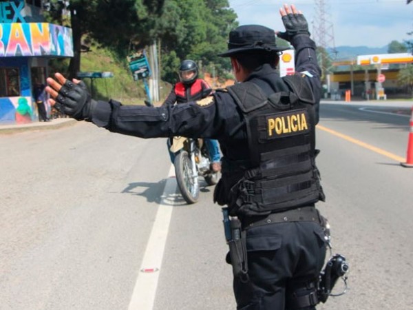 Agentes de la PNC exigían 500 quetzales a cambio de no implantar droga