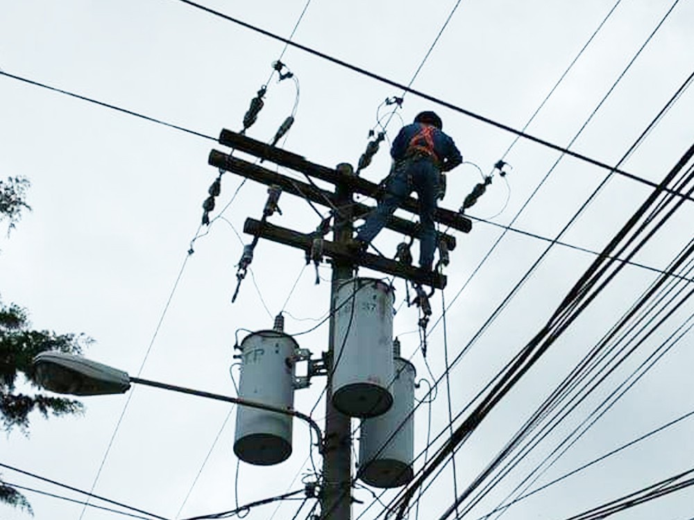 Anuncian suspensión de servicio eléctrico por trabajos de mejoramiento en redes y líneas eléctricas