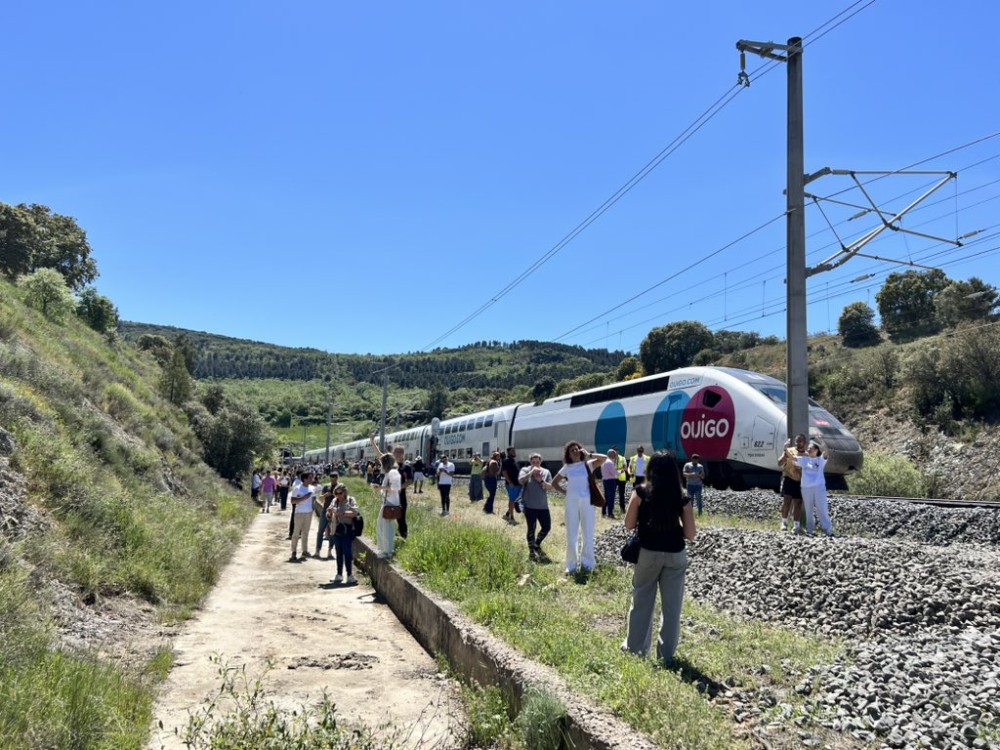 Apagón en España: Más de 30 mil personas son evacuadas de trenes varados