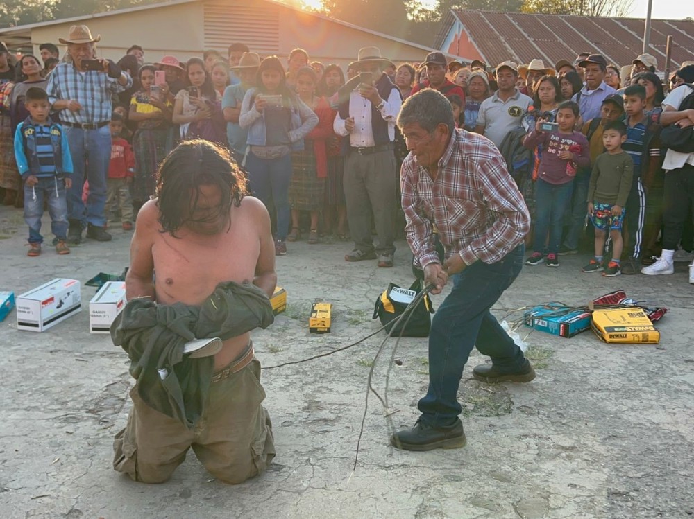 Aplican ‘castigo maya’ a tres hombres por robar más de 50 mil quetzales en Quiché 