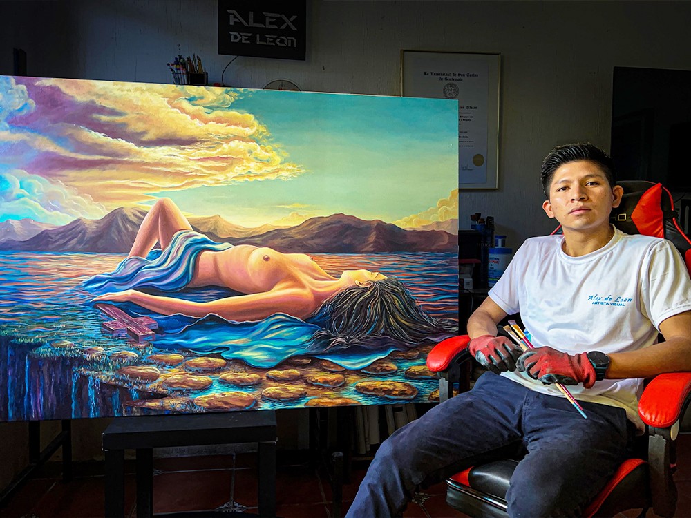 Alex de León, artista quetzalteco, cumple su sueño de exponer su arte en París