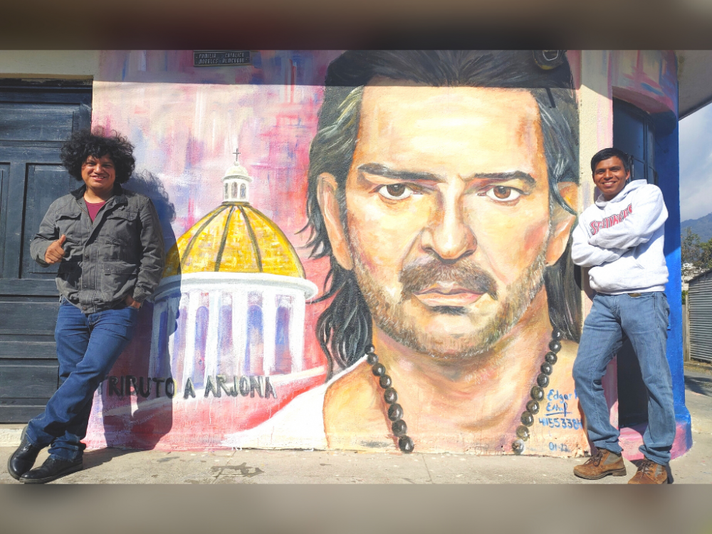 Artistas realizan mural dedicado a personajes guatemaltecos