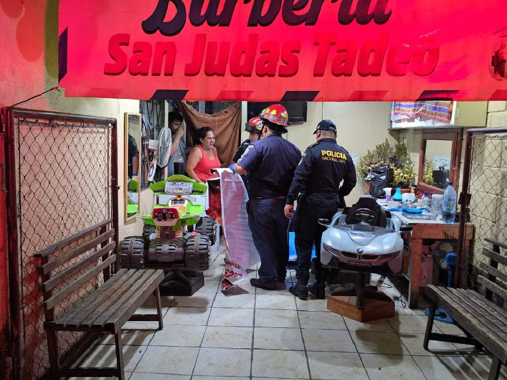 Asesinan a balazos a propietario de barbería