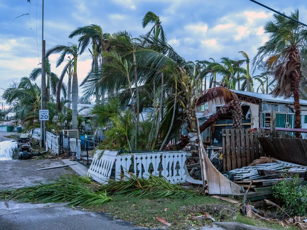 Aumentan a diez los muertos por los tornados y el huracán Milton en Florida