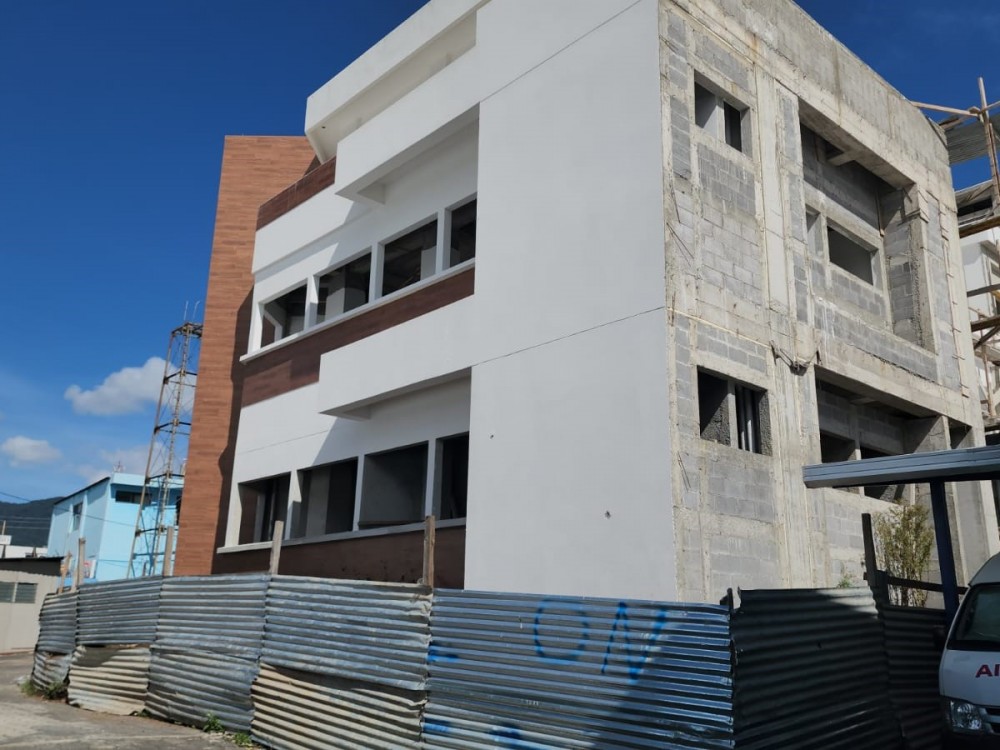Avanza construcción del Centro de Atención Integral Materno Infantil en San Pedro