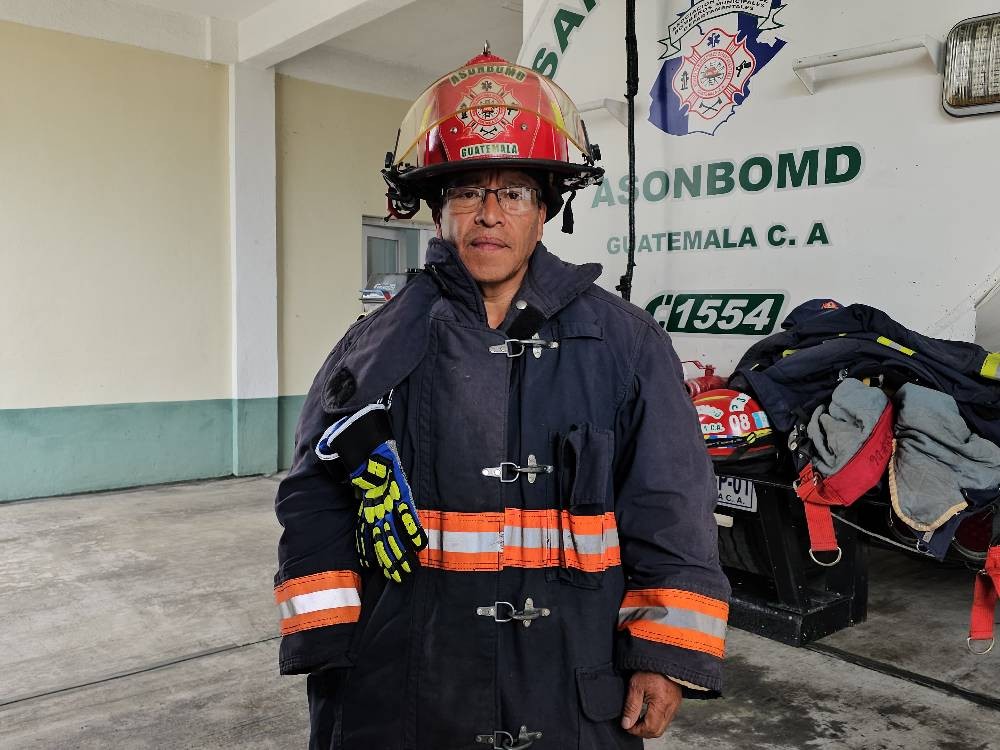 Bomberos celebran el Día del Padre salvando vidas