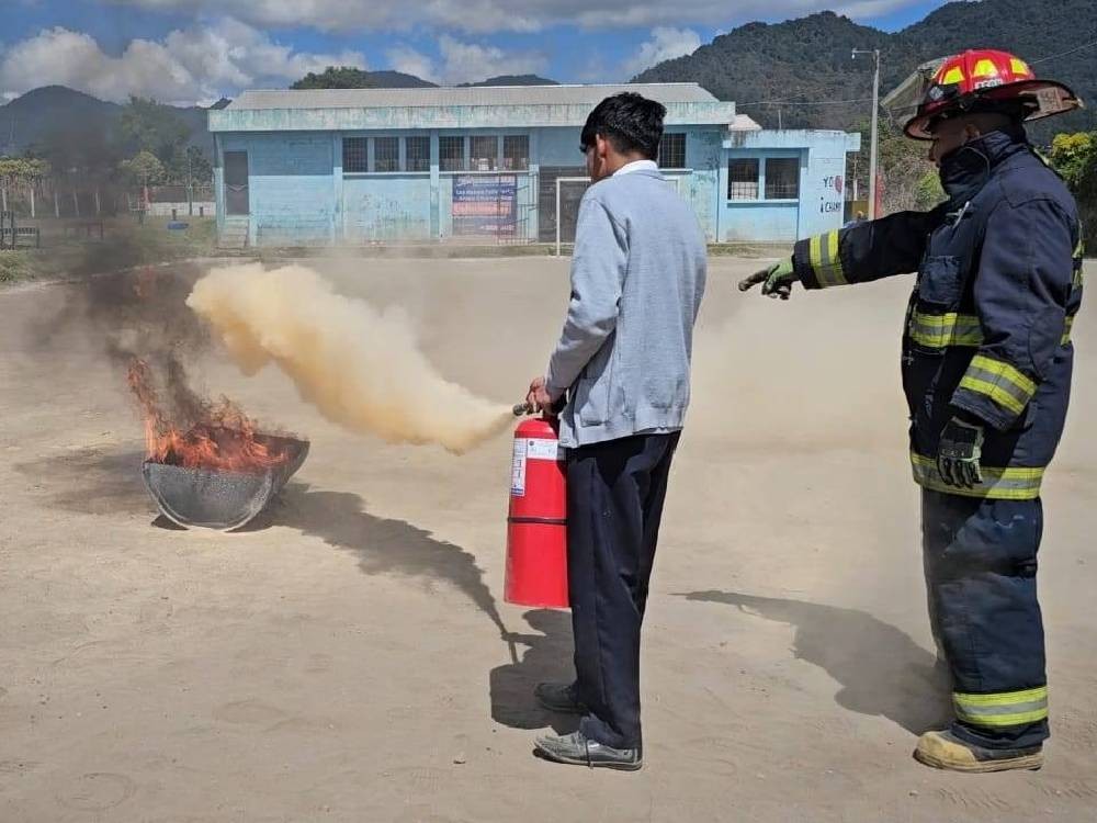 Bomberos Municipales Departamentales inician con plan de educación sobre primeros auxilios