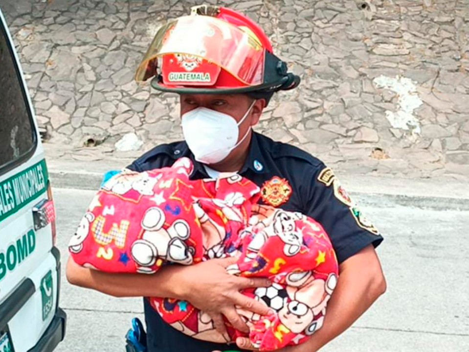 Bomberos Rescatan A Recién Nacida Que Fue Abandonada En San Lucas ...