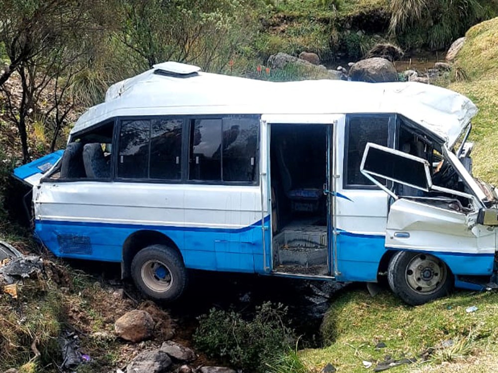 Bus de transporte colectivo cae a hondonada en Tejutla, San Marcos; varios pasajeros resultan heridos