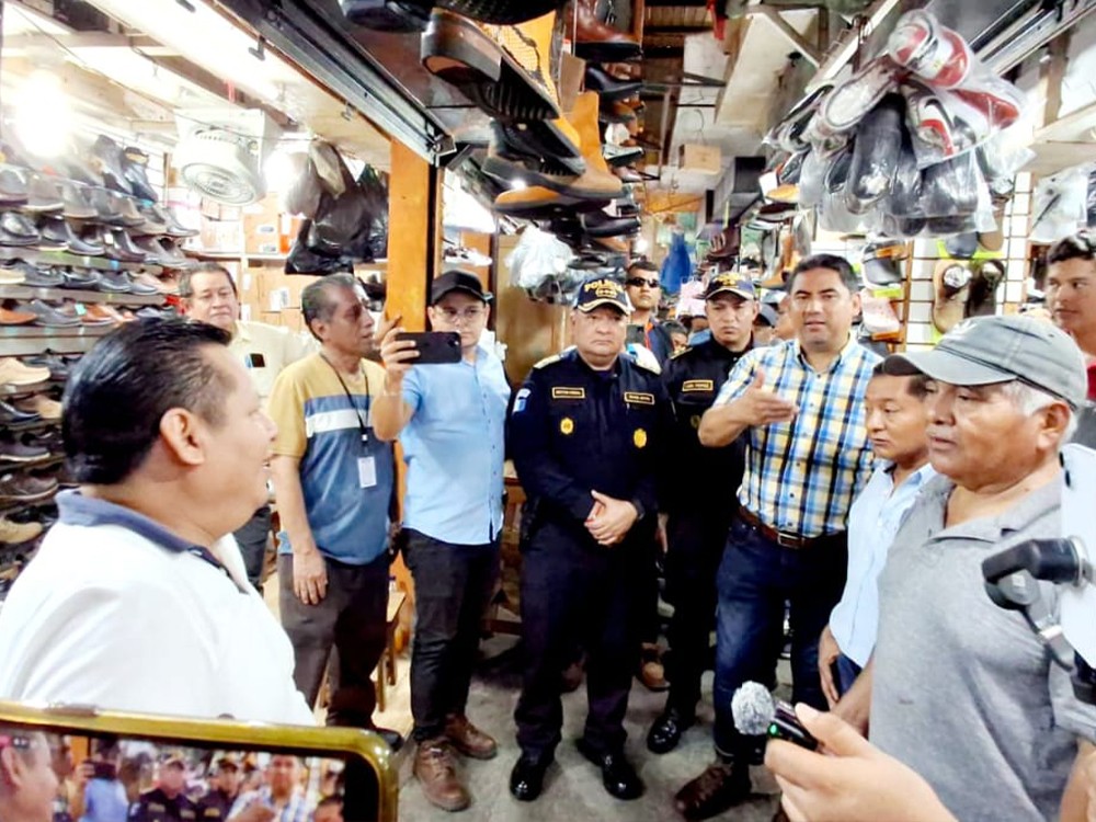 Buscan fortalecer seguridad en mercados de Retalhuleu