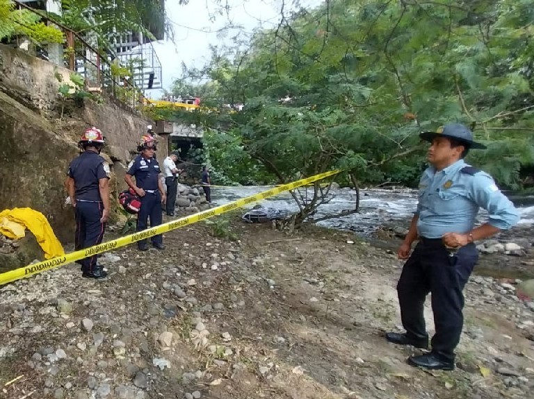 Cadáver de hombre es hallado flotando en río de San Rafael Pie de la Cuesta 