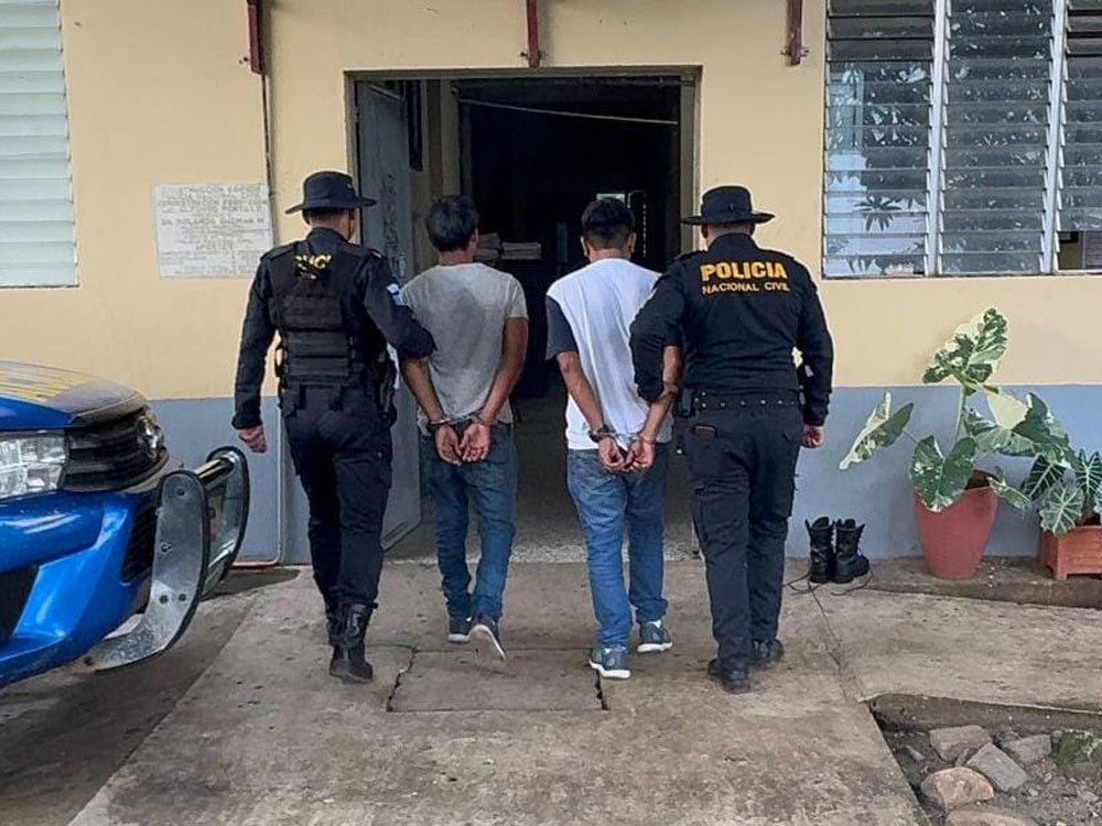 Capturan a dos presuntos coyotes que trasladaban a 23 migrantes haitianos