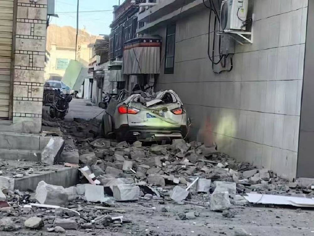 Casi un centenar de muertos deja terremoto en el oeste de China