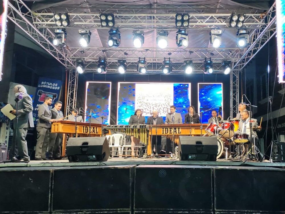 Centenaria Marimba deleita con melodías en tradicional Serenata