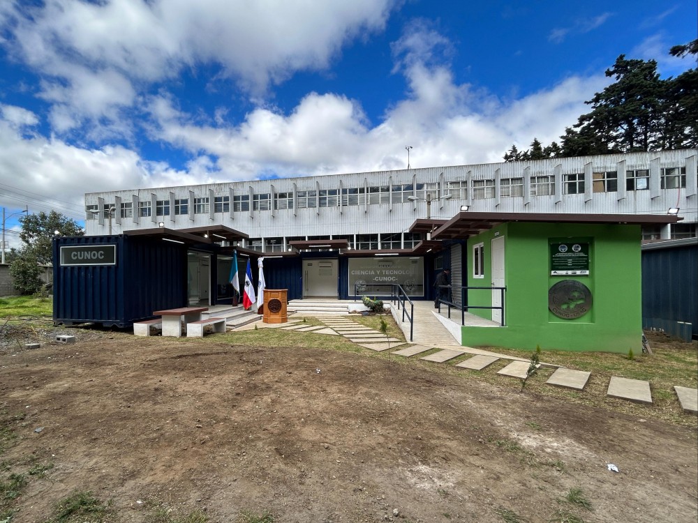 Centro Universitario de Occidente cuenta con nuevo complejo de laboratorios 