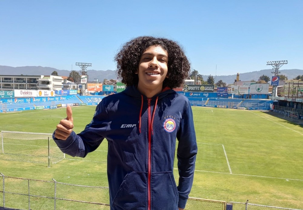 Claudio Andress de Oliveira, canterano de Xelajú, con el fútbol en las venas