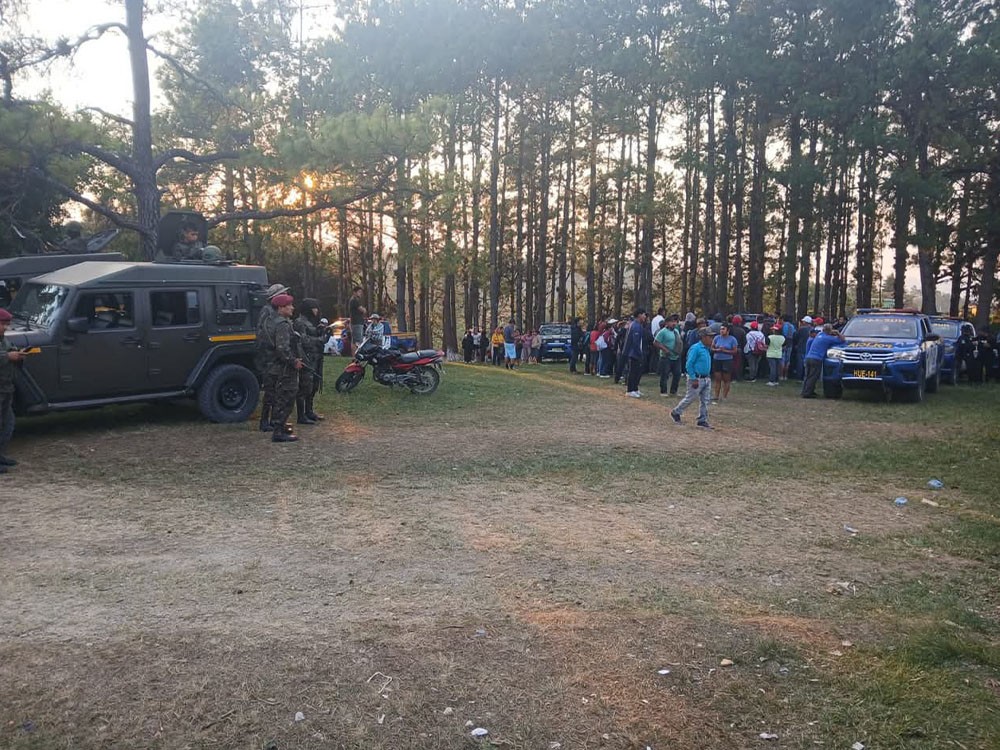 Comando armado irrumpe en diligencia judicial y retiene a agente de la PNC y líder comunitario en Nentón, Huehuetenango