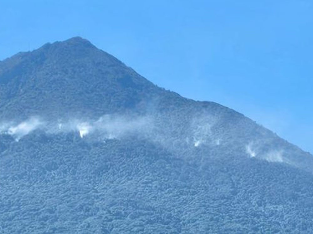 Conred alerta sobre siete nuevos focos de fuego en el volcán de Agua