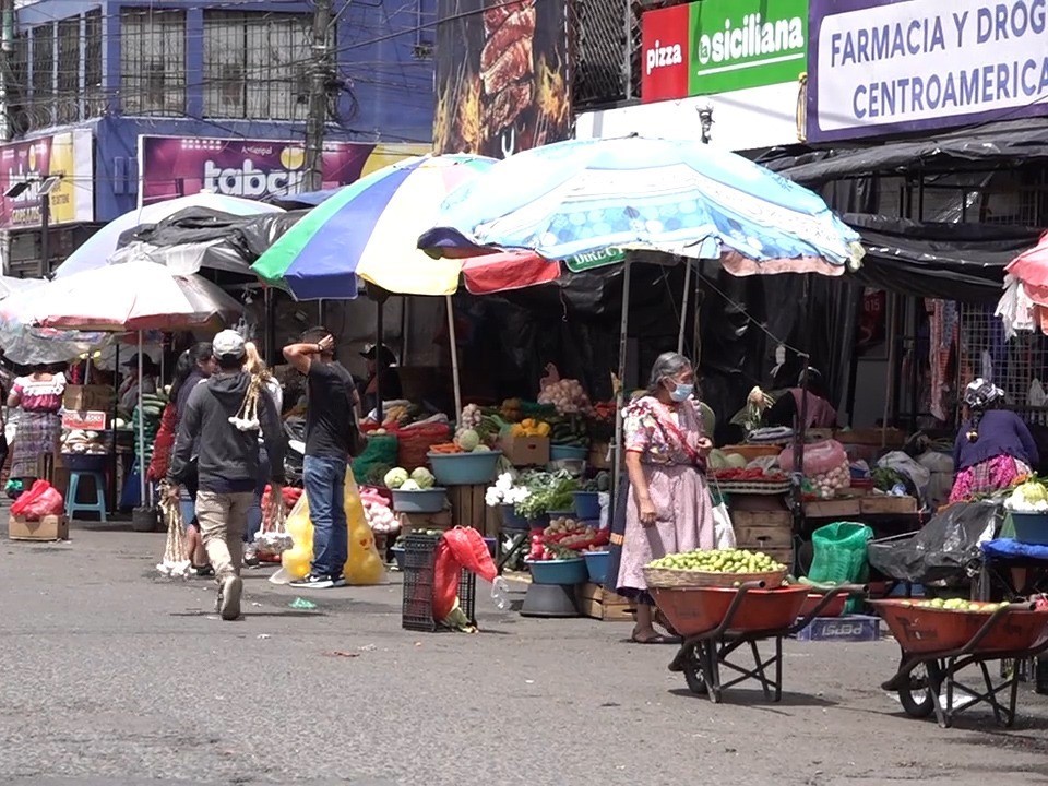 Continuarán operativos en el mercado La Democracia 