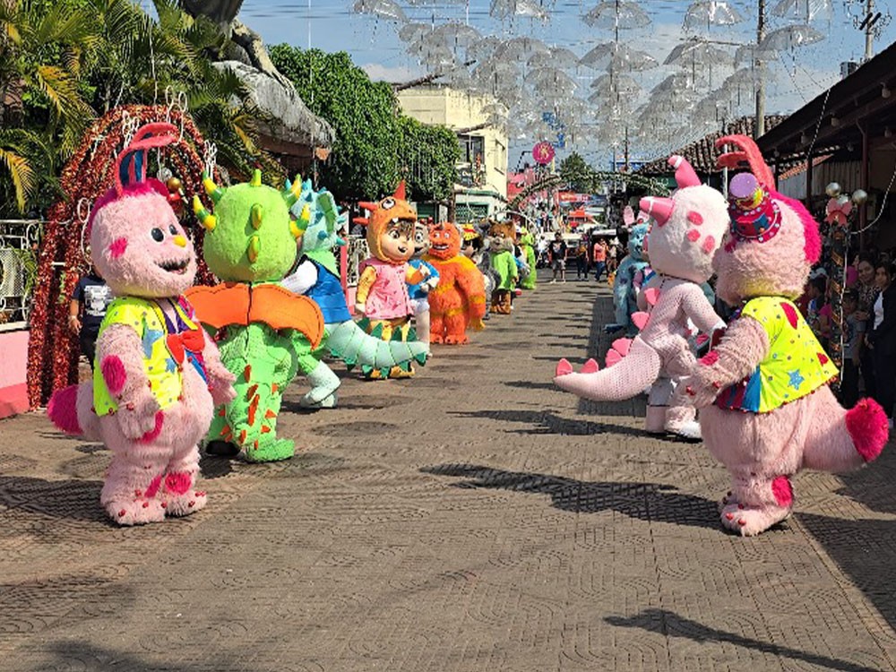 Convite Navideño de San Lucas Tolimán deslumbra en la Feria de Cuyotenango