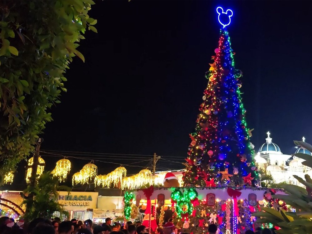 Cuyotenango da inicio a las actividades navideñas