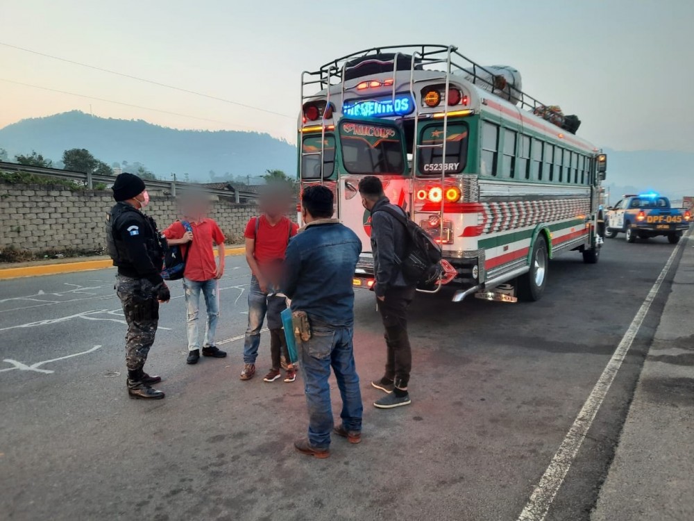 Detienen a 51 migrantes en Totonicapán y Huehuetenango 