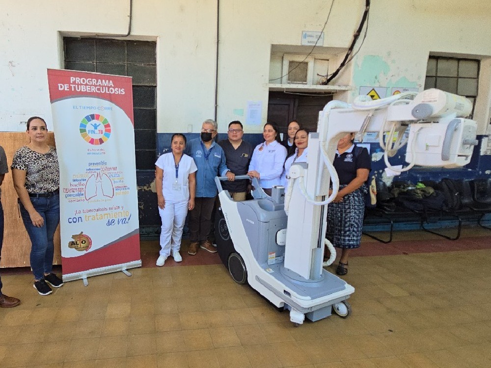 Donan equipo de Rayos X al Hospital Nacional de Mazatenango