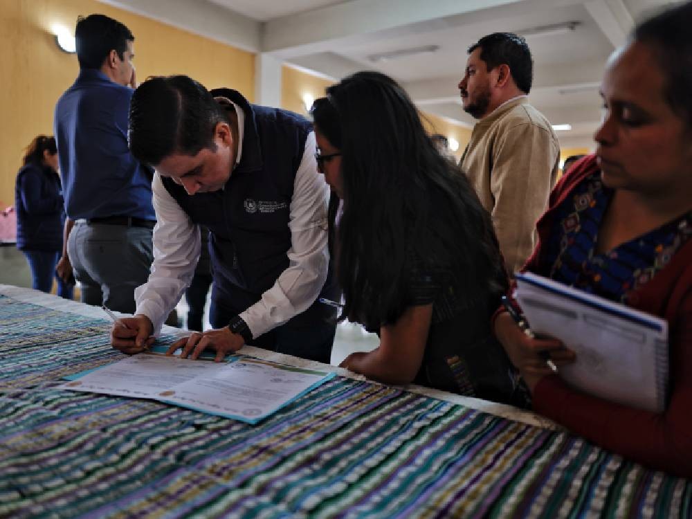 Durante visita a Quetzaltenango, viceministro recibe 931 solicitudes para subsidio habitacional 