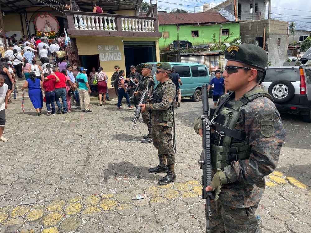 Ejército refuerza seguridad en Colomba Costa Cuca