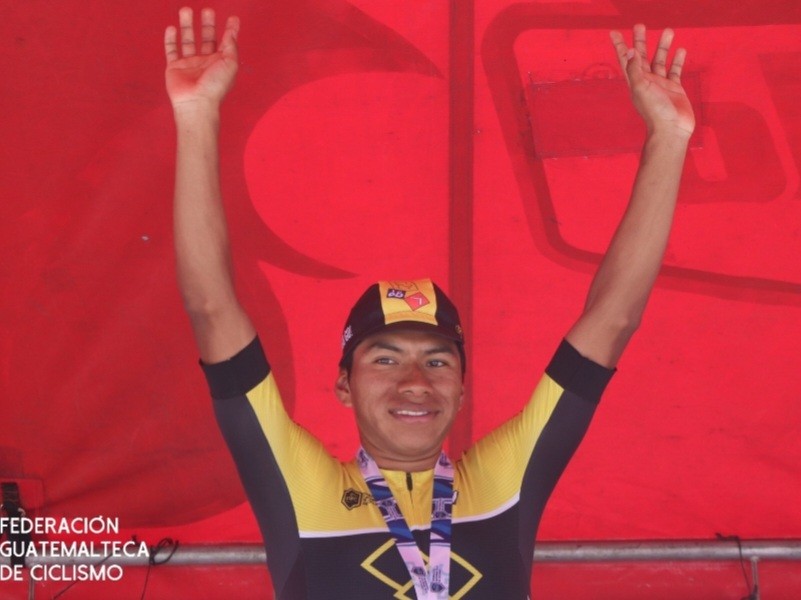 El quetzalteco Oswelí González es campeón de la tercera clásica de ciclsimo