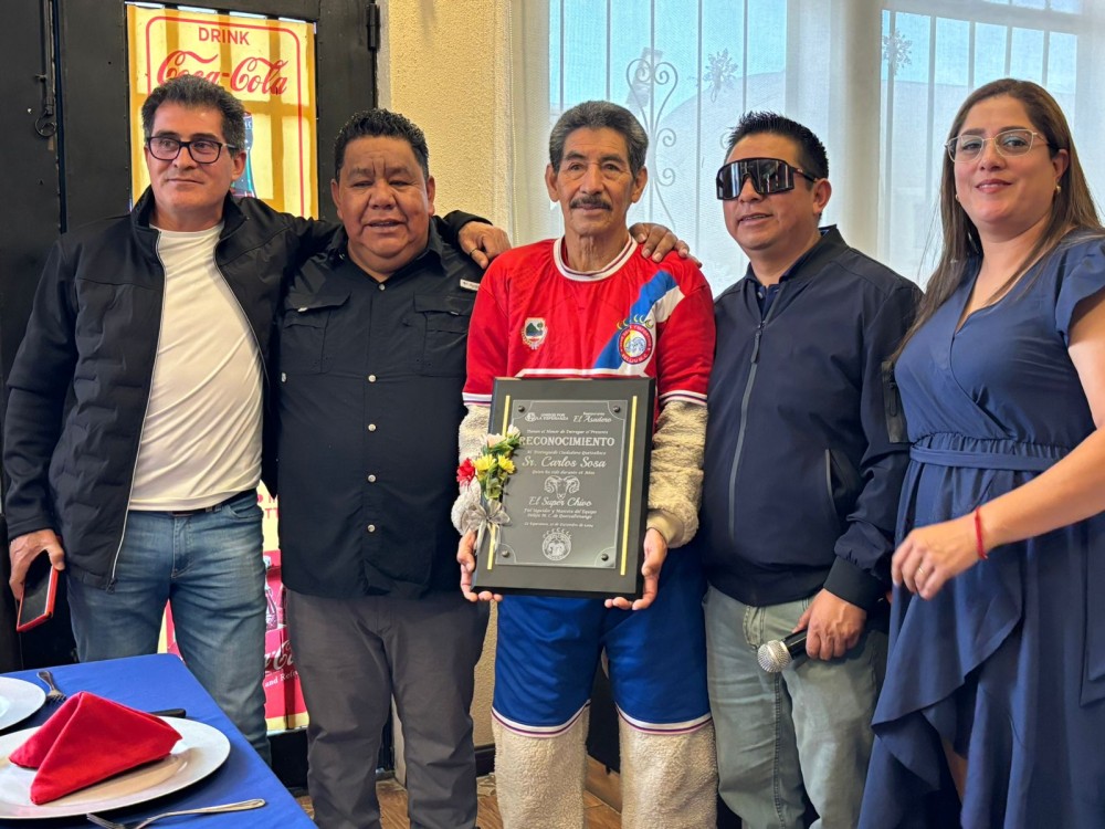 El “Súper Chivo” recibe homenaje por su trayectoria 