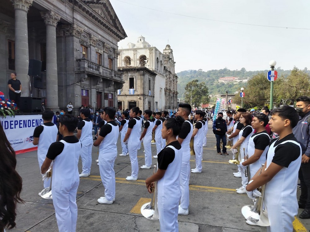 ((EN VIVO)) Vuelven los desfiles en Quetzaltenango  el marco de la "Feria Centroamericana de la Independencia"