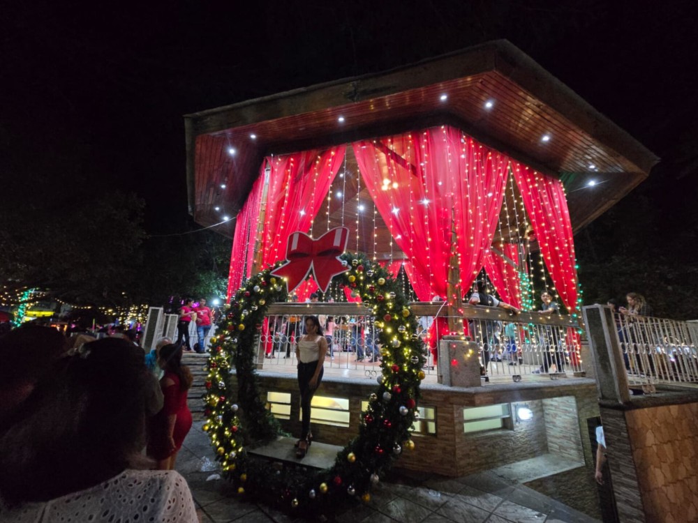 Encienden el espíritu de la Navidad en el parque de Mazatenango