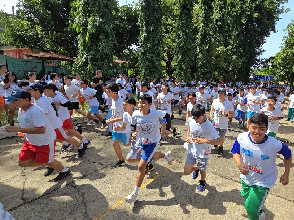 Estudiantes de Instituto celebran sexta edición de carrera 3K