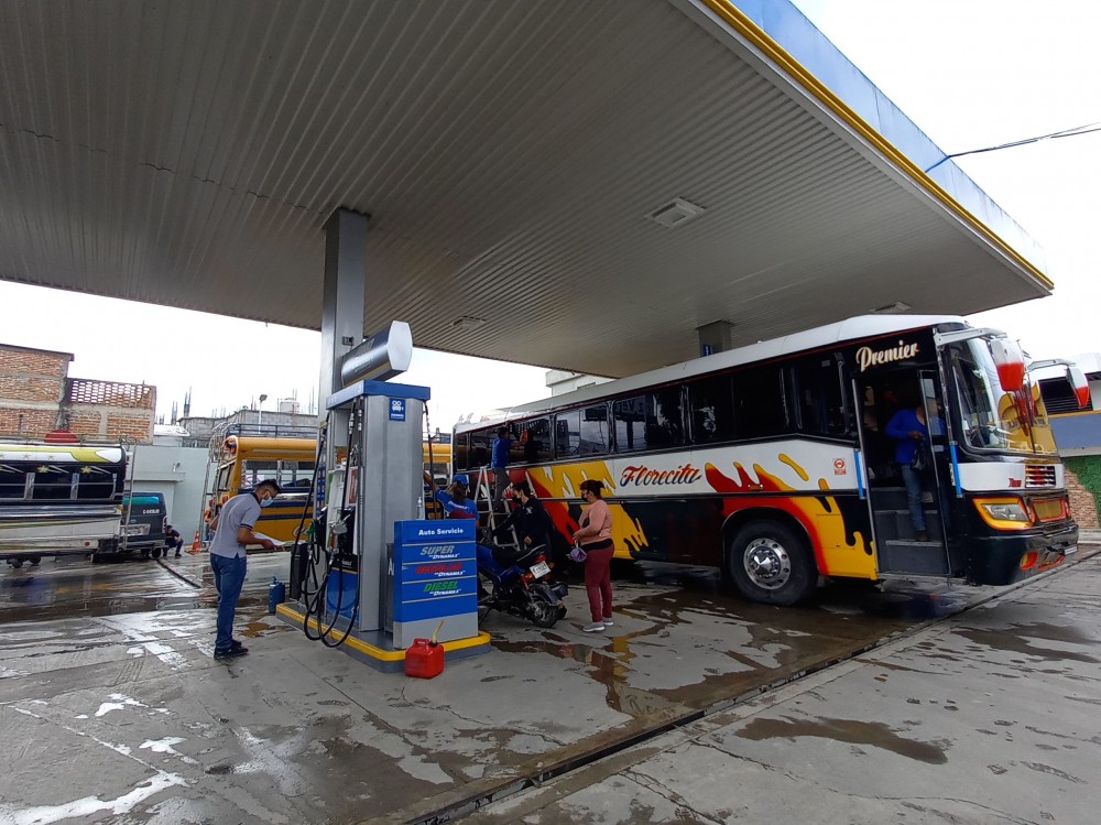 Expendedores dan razones por las que el combustible es aún más caro en Santa Cruz Barillas