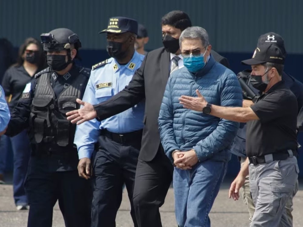 Expresidente hondureño acusado de gobernar su país como "narcoestado" va a juicio en NY