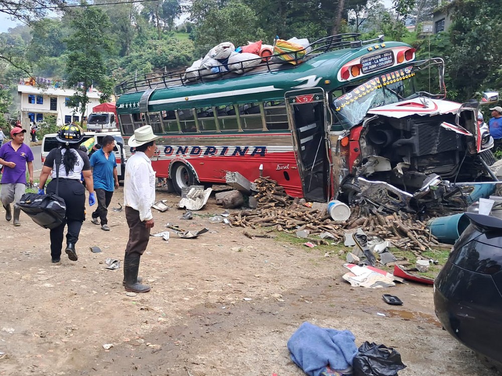 Fallas en el sistema de frenos ocasiona accidente colectivo