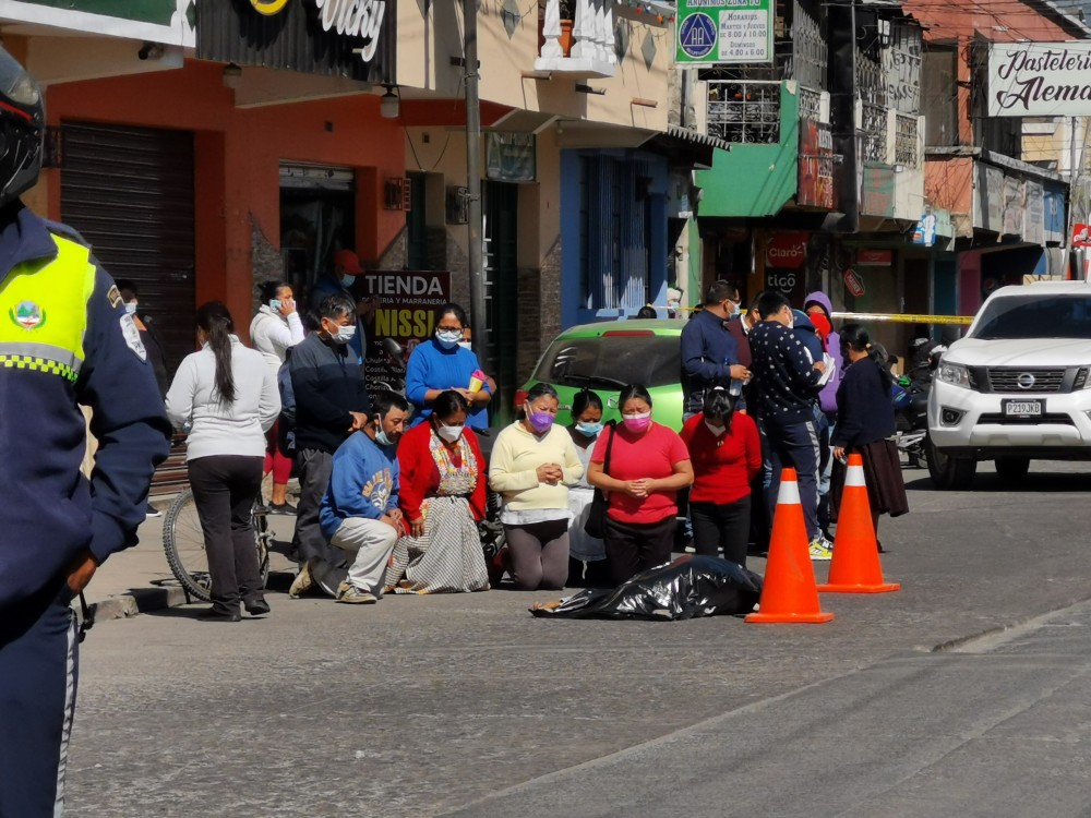 Adulto mayor que manejaba su bicicleta falleció al ser atropellado por un camión