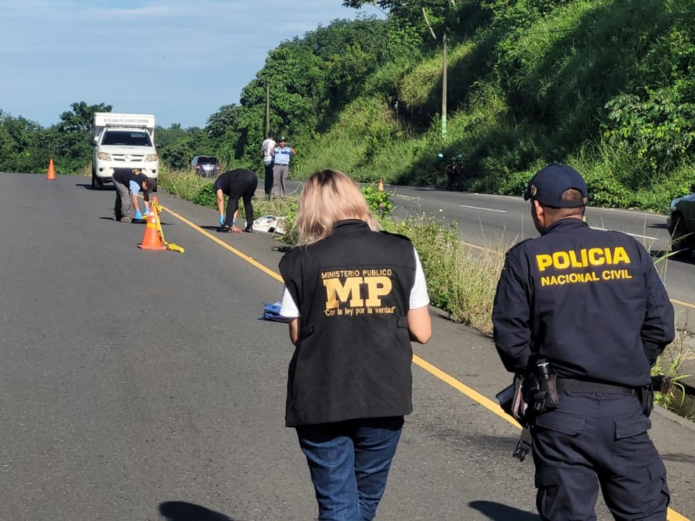 Fallece indigente al ser atropellado en ruta de Flores Costa Cuca