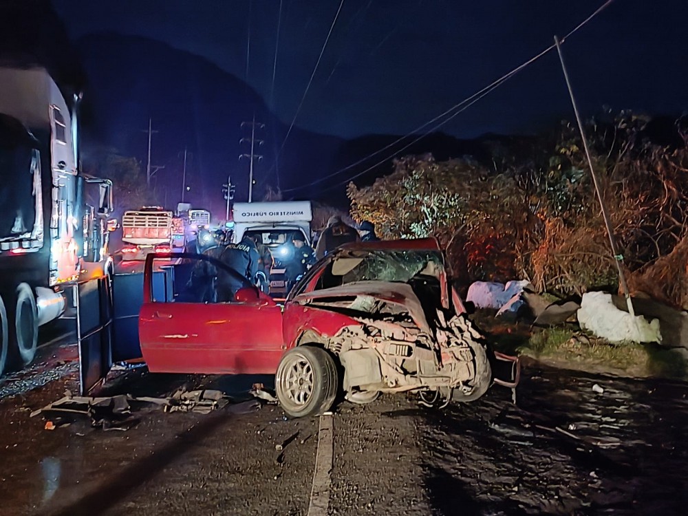 Familia muere en trágico hecho de tránsito en Quetzaltenango 