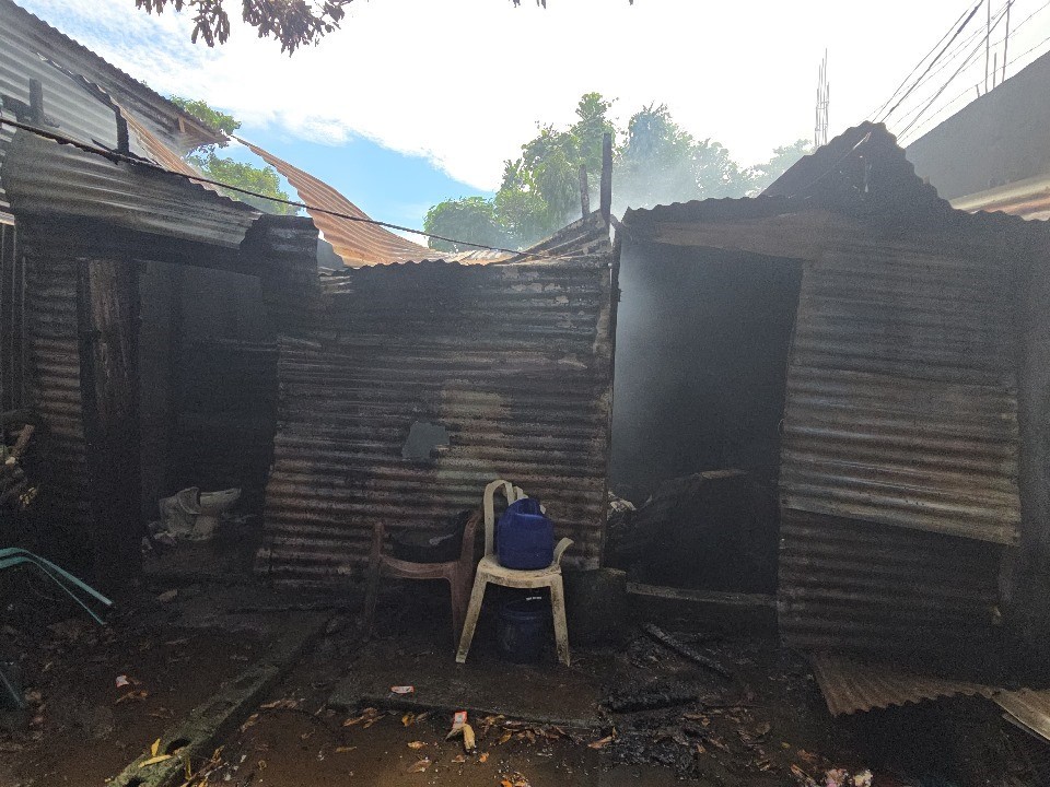 Familia se queda sin nada tras incendio que consumió su vivienda en Mazatenango