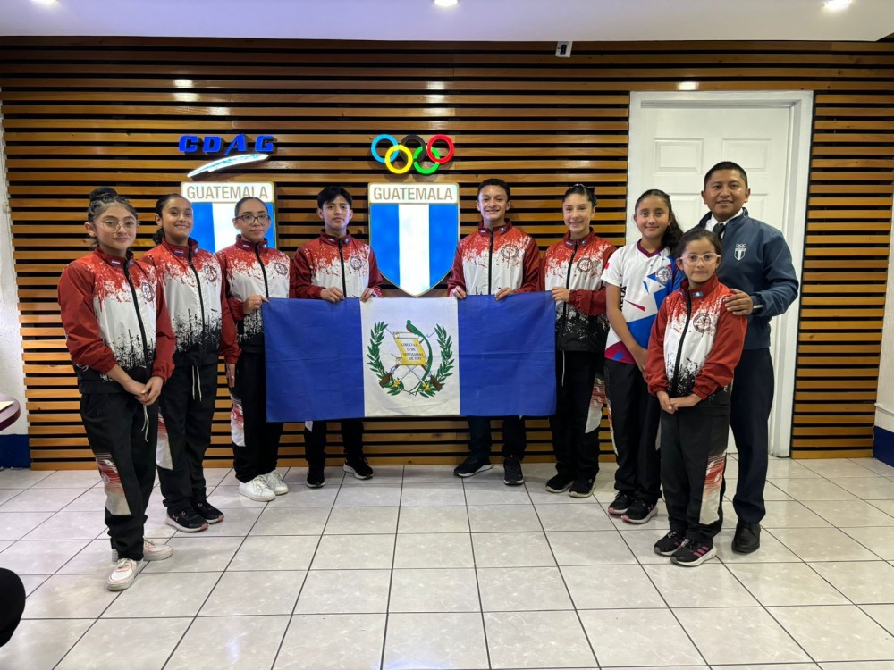 Gimnastas quetzaltecos fueron juramentados para competir en Panamá y Perú