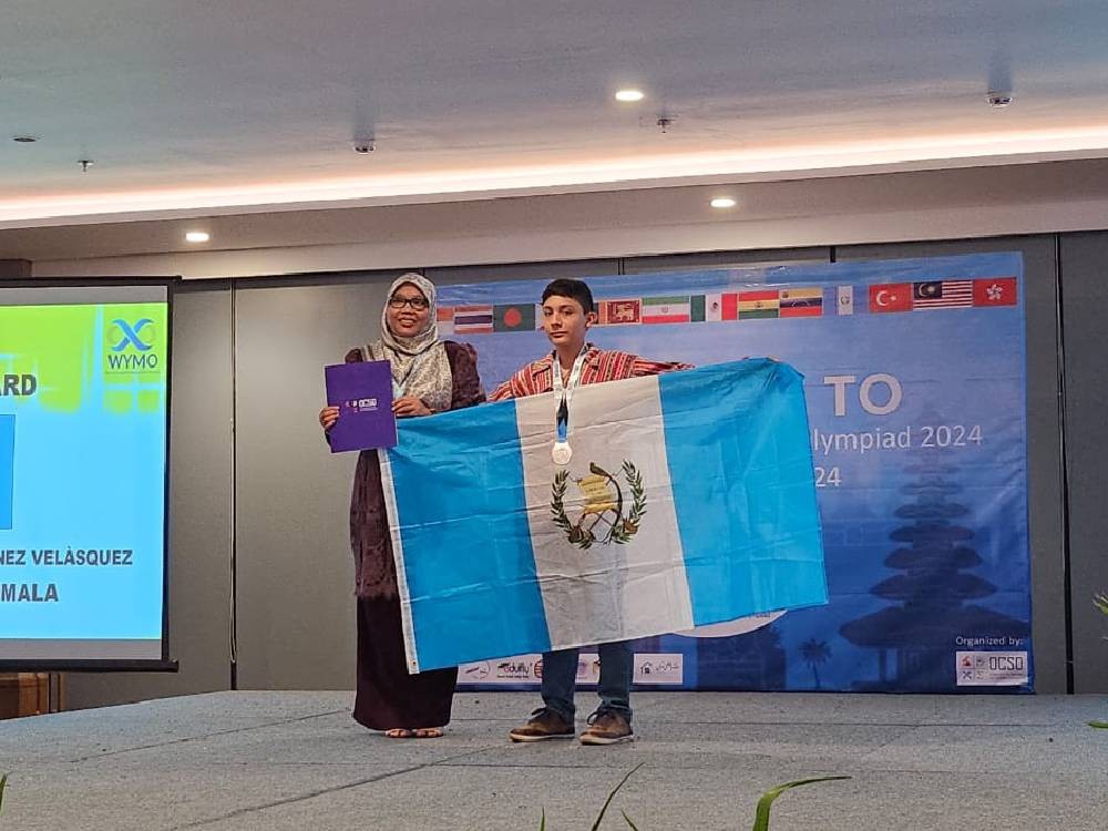 Guatemalteco gana medalla de plata en Olimpiada de Matemáticas